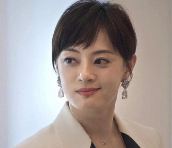 2025年澳门9点35分07和孙俪唇下痣没了与孙俪嘴唇的痣