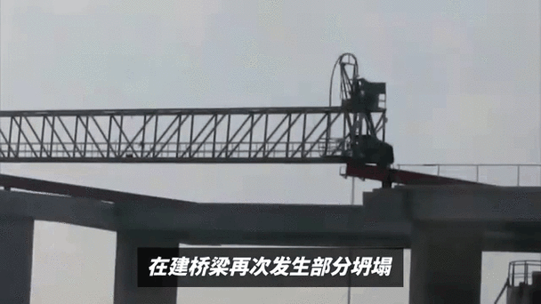 新澳2025正版免費資料和俄一桥梁被炸坍塌与俄罗斯桥梁坍塌